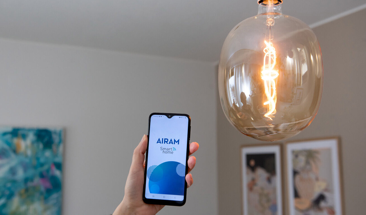 Airam SmartHome valojen ohjaus puhelimella