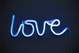 LED teksti Love sininen - Valohahmot ja valokoristeet - 6410416480824 - 1