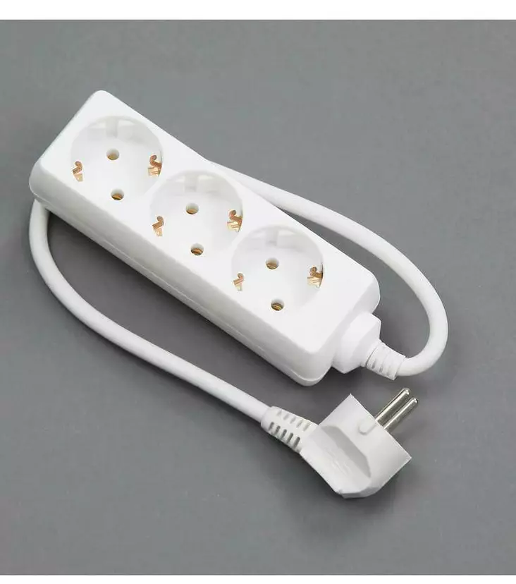 JATKOJOHTO 3-OSAINEN 0,5M MAADOITETTU - Jatkojohdot, kaapelikelat ja tarvikkeet - 6438140233059 - 1