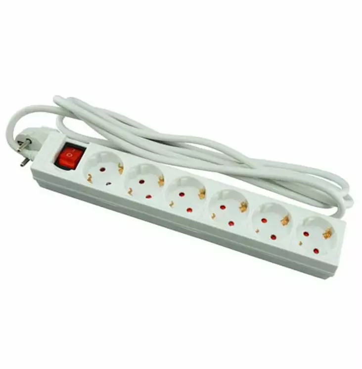 JATKOJOHTO 6-OSAINEN 3M MAADOITETTU KYTKIMELLÄ - Jatkojohdot, kaapelikelat ja tarvikkeet - 6438140266309 - 1